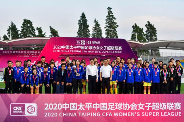 克莱盛赞字母哥与阿德巴约为现代内线典范